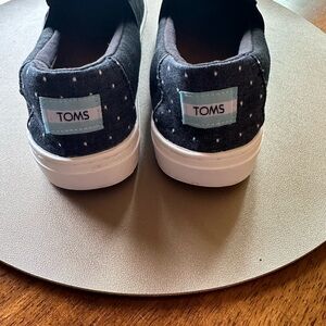 Tom’s shoe
